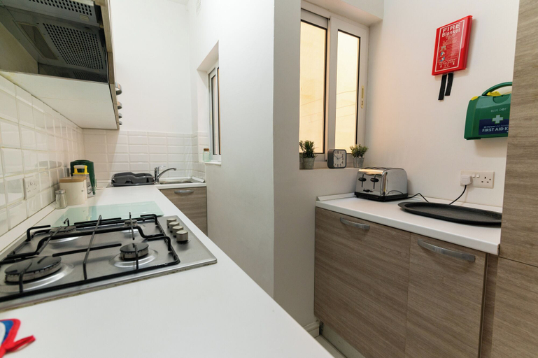 Private kitchen 3, Seaside Cosy Maisonette- 2 mins from sea