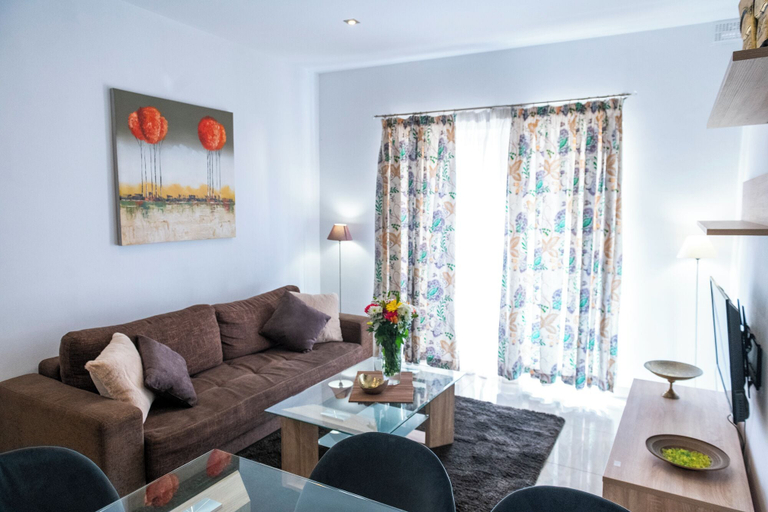 Living area 2, Cosy APT in Sliema- 2 mins walk from sea