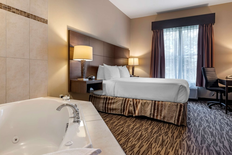 Bedroom 3, Best Western Plus Bridgewater Hotel & Convention Centre, Lunenburg