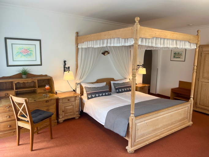 Bedroom 3, Hotel Quellenhof, Miesbach
