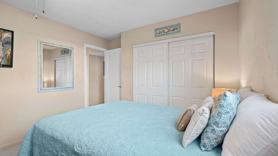 Room 2, Easy Breezy Lakefront for 6, Camden