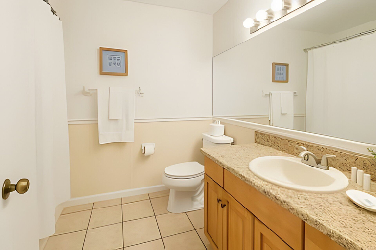 Bathroom 2, Prime Location! 3bd/2ba Villa, Osceola