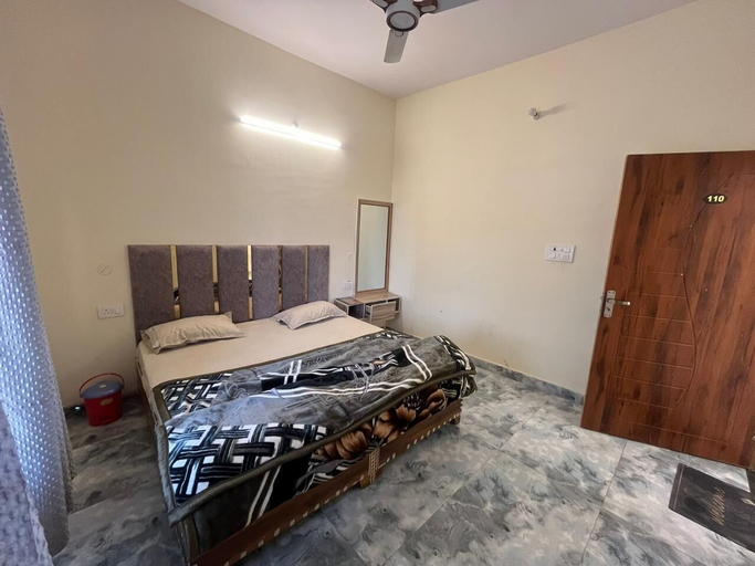 Room 5, Maharaja Hotel and Dhaba, Hardwar