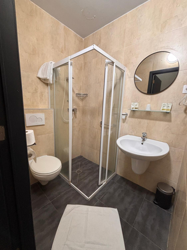 Bathroom 3, Hotel Aviation, Bruxelles