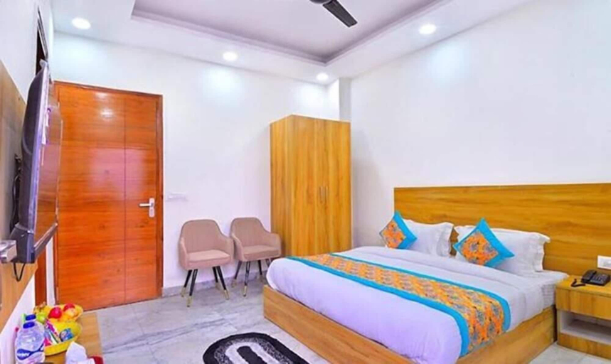 Room 4, Fabhotel The Param Continental, Delhi