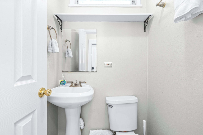Bathroom 5, Sunny Haven by the Village, Hillsborough