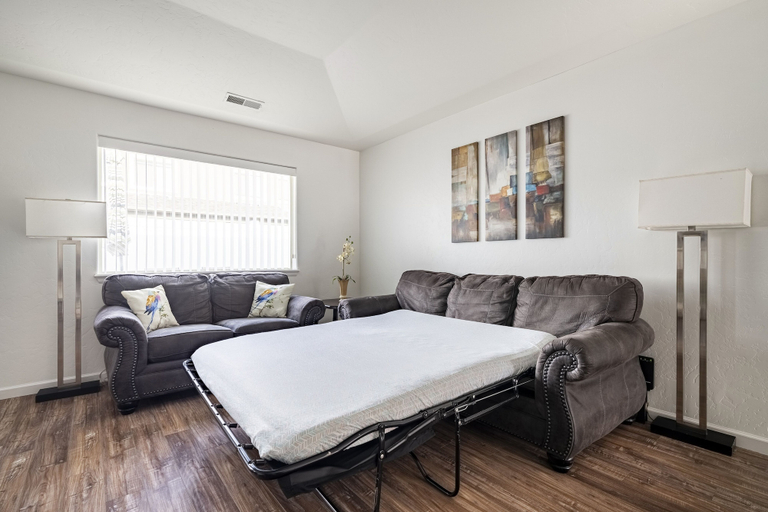 Interior 2, Canyon View Oasis 3 Bedroom Home, Mesa