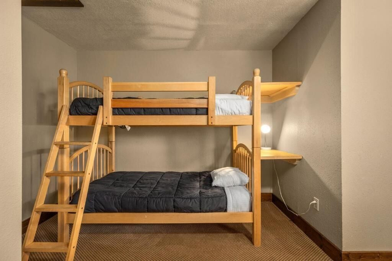 Room 2, Duck Inn Lodge, Flathead