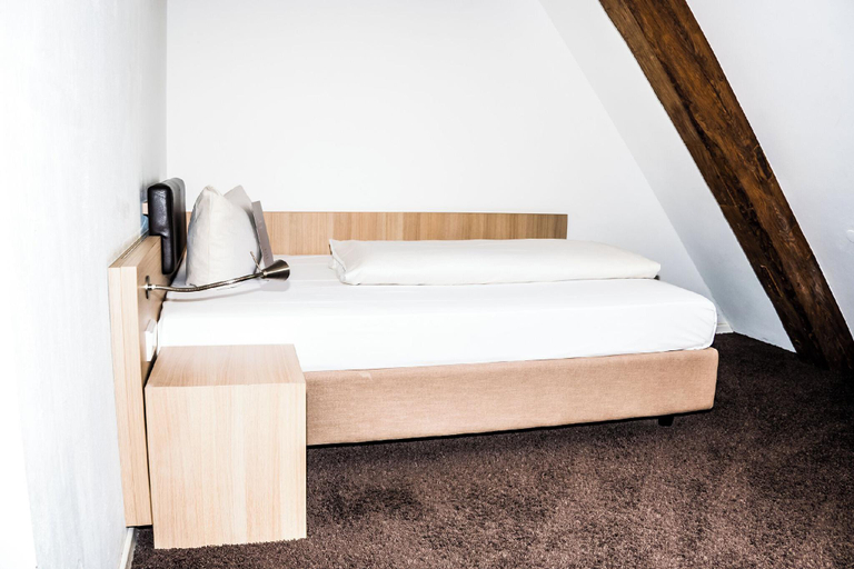 Bedroom 4, Hotel Hofgut Hohenkarpfen, Tuttlingen
