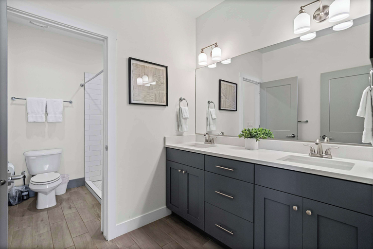 Bathroom 5, The Show House - Retreat for 10, Washington