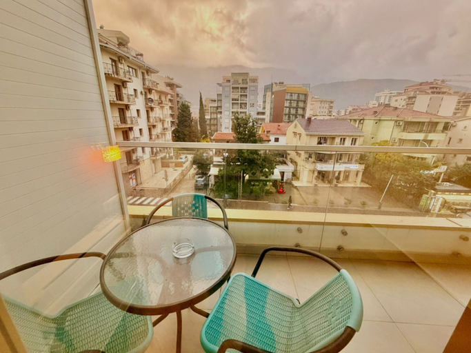Food & Drinks, Orange Central Suites