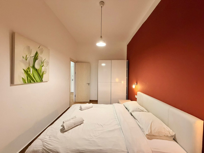 Bedroom 3, Orange Central Suites