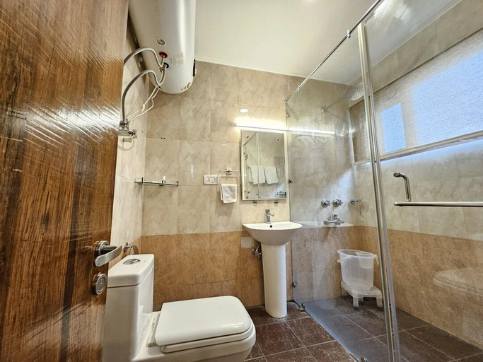 Bathroom 3, Midtown Greens, Srinagar