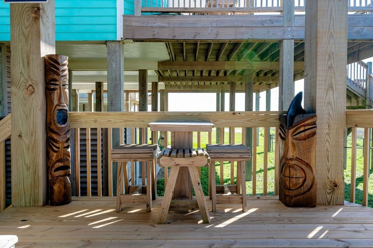 Outdoor dining 4, Just One More Day 4 Bedroom Home by RedAwning, Galveston
