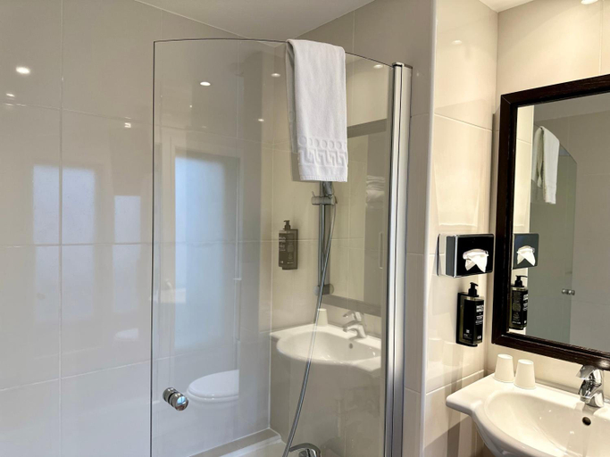 Bathroom 4, ibis Styles Metz Centre Station, Moselle