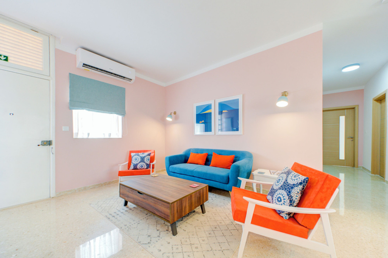 Living area 2, Colourful Spacious Maisonette with Yard, Saint Paul's Bay