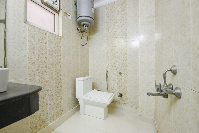 Bathroom 2, Fabhotel Happy Residency, Delhi