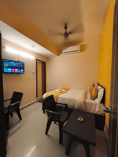 Bedroom, Hotel R Inn, Hyderabad