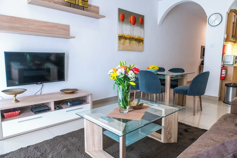 Living area 3, Cosy APT in Sliema- 2 mins walk from sea