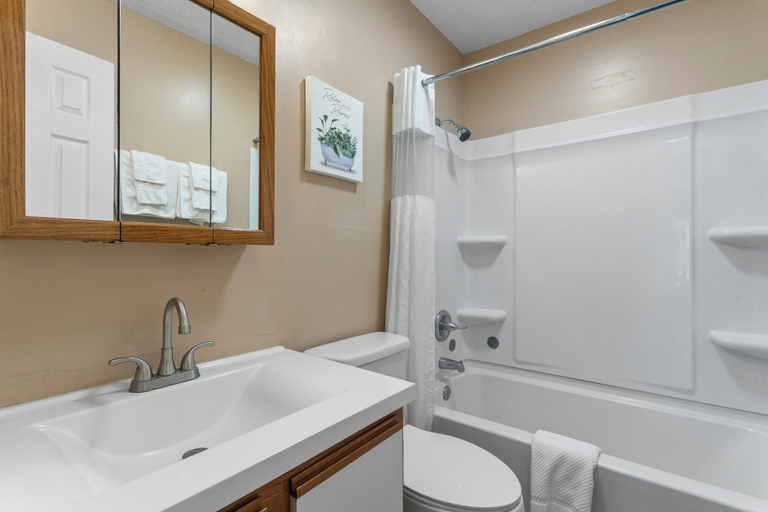 Bathroom, Beaujolais Villas, Harrison