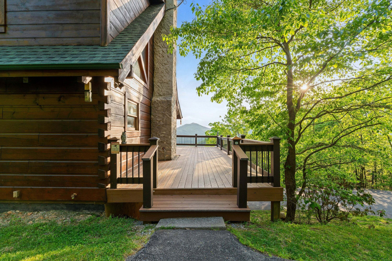 Terrace/patio 2, Breathtaking Hideaway 5 Bedroom Cabin, Sevier