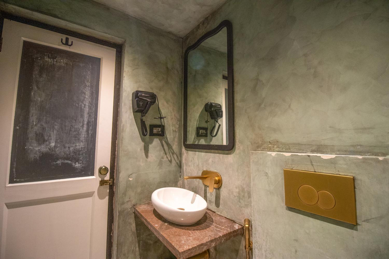 Bathroom 4, White Pearl Hotel - Colaba, Mumbai City