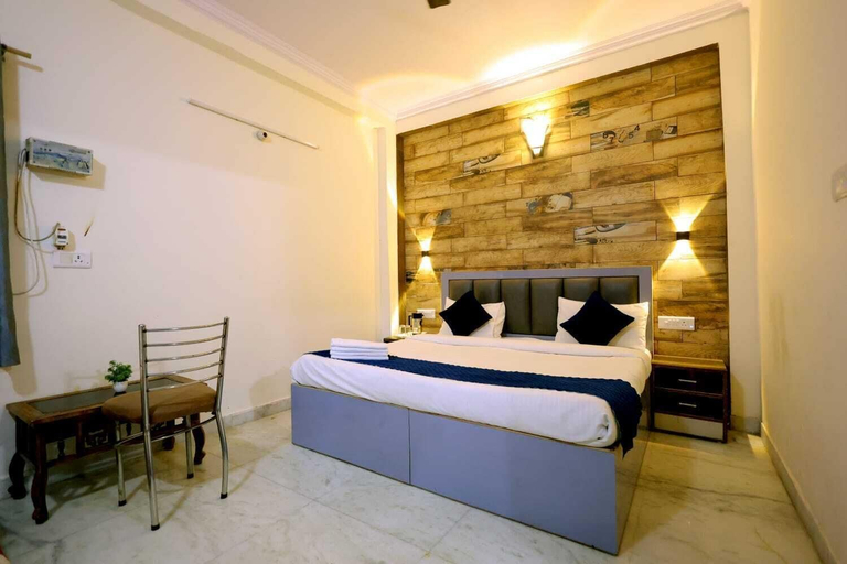 Room 4, Basil Inn near To Taj Mahal, Agra