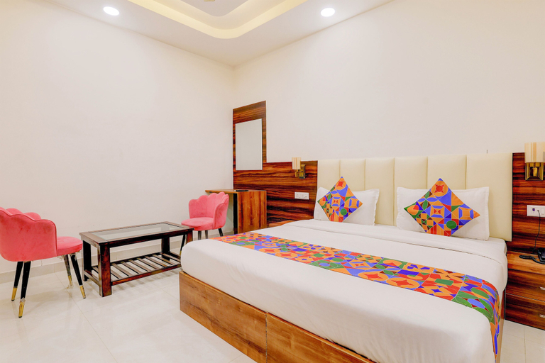 Room 4, FabHotel The Elegant - 150 Meters From Delhi Public School Meerut, Meerut