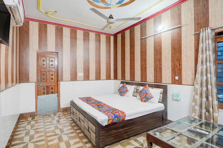 Room 4, Fabhotel Jyotish Bhawan, Faizabad