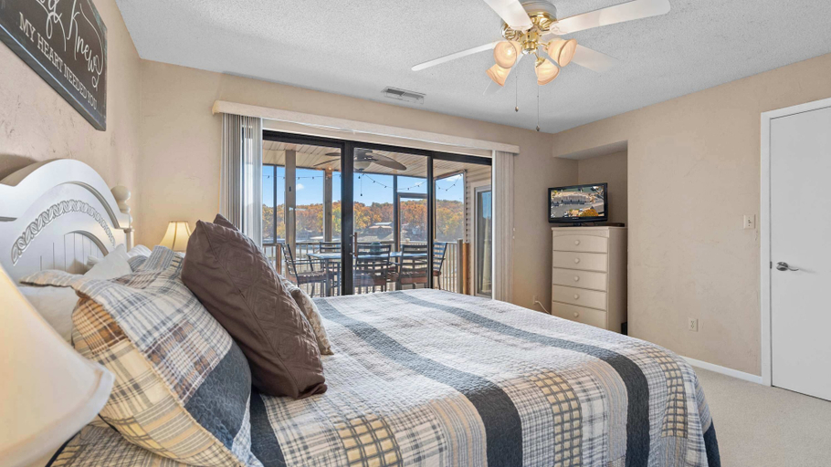 Room 4, Easy Breezy Lakefront for 6, Camden