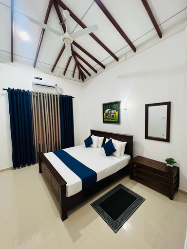 Room 2, Yala Mangora Inn, Thissamaharama