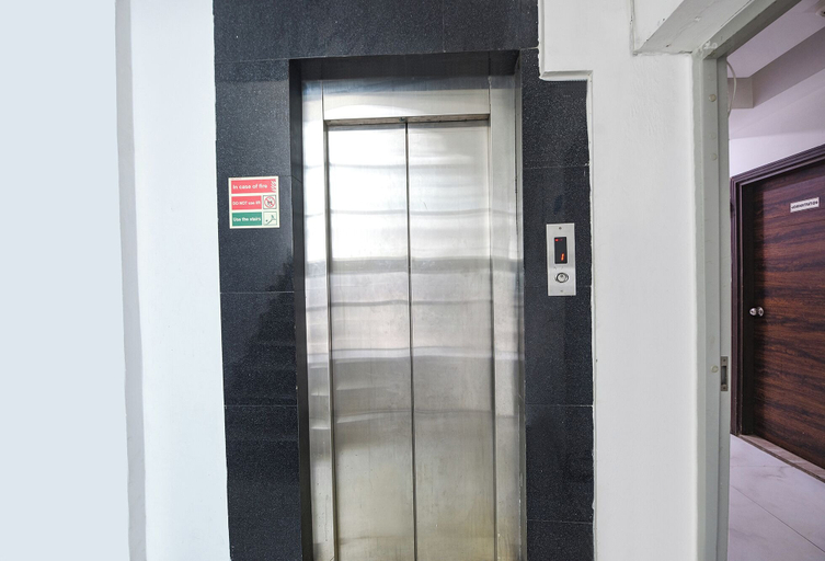 Elevator 4, Fabhotel Clayton, Delhi