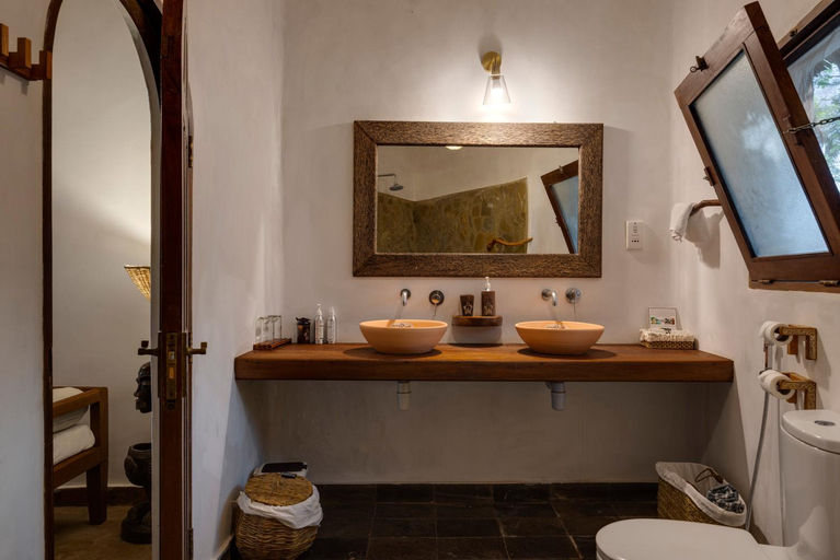 Bathroom 4, Waterlovers Beach Resort, Msambweni