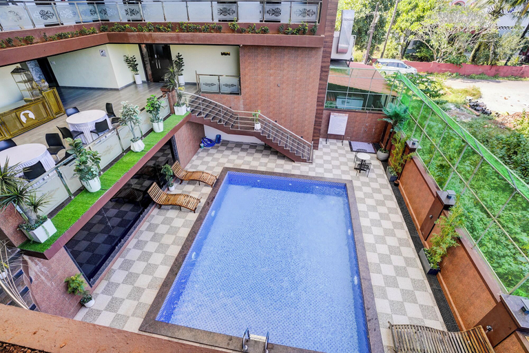 Pool 5, FabHotel Prime SN Blue, North Goa