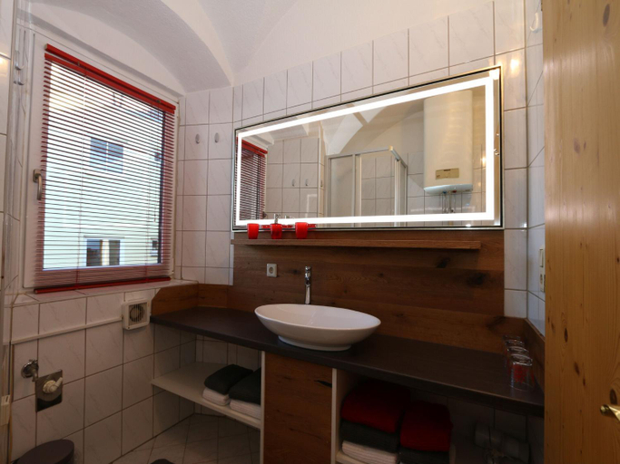 Bathroom 5, Apartment in Fugen near Spieljochbahn, Schwaz