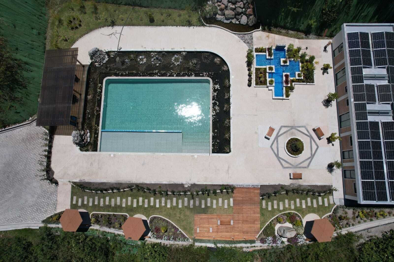 Indoor/outdoor pool, Permasalud, Cotacachi