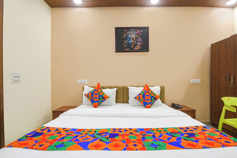 Room 5, Fabhotel White House Tilak Nagar, Delhi