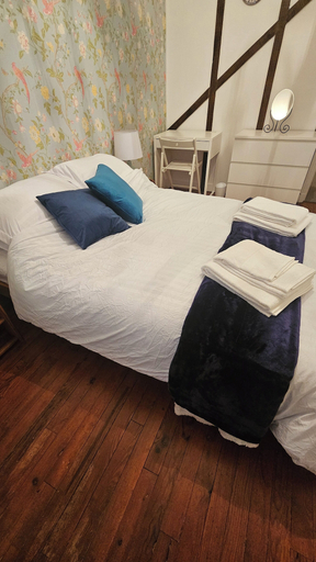 Room 3, The Lions Den - La Loge Mantilly, Orne