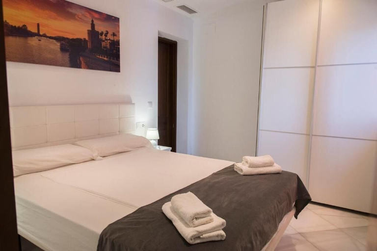 Room 5, Night In Sevilla, Sevilla