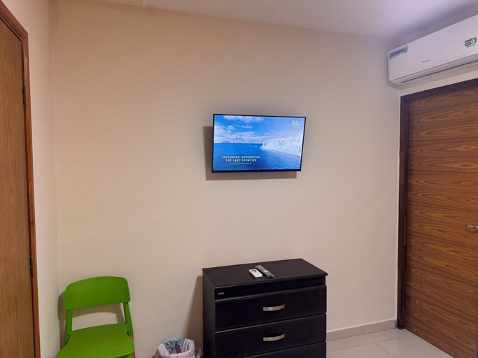 Room 5, Surbackpackers, Andrés Ibáñez