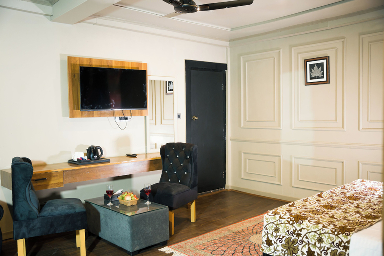 Living area 5, Jade River Resort By Defoy, Anantnag