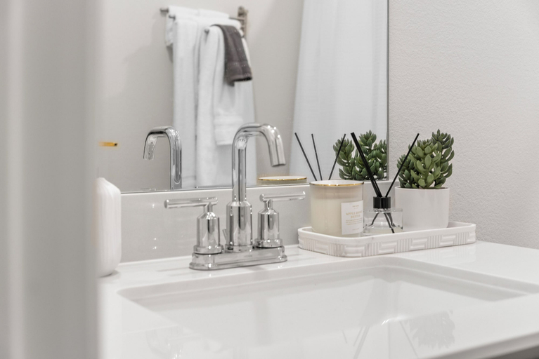Bathroom 3, Luxurious 4-Bed Home in Aubrey TX, Denton