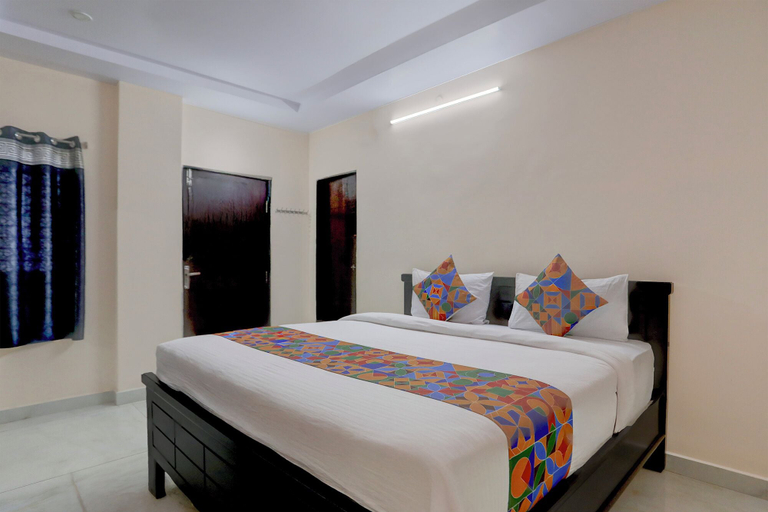 Room 5, Fabexpress Coastal Suites, East Godavari
