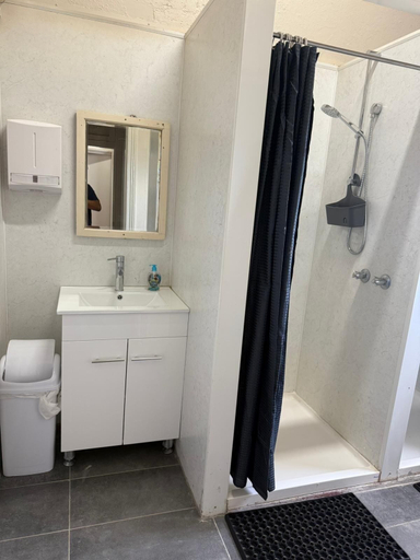 Bathroom sink, Jerilderie Hotel, Jerilderie