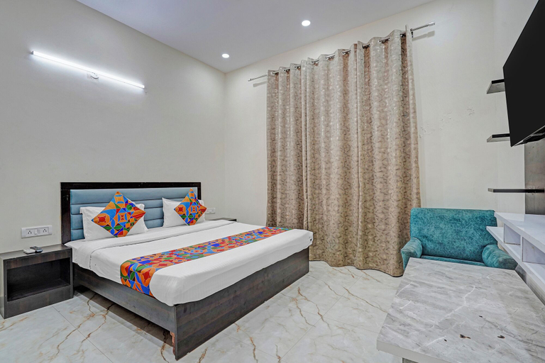 Room 5, Fabhotel Winsome Inn, Gautam Buddha Nagar
