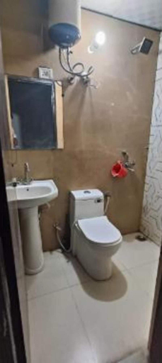 Bathroom 3, Fabhotel Golden Palace I, Gautam Buddha Nagar
