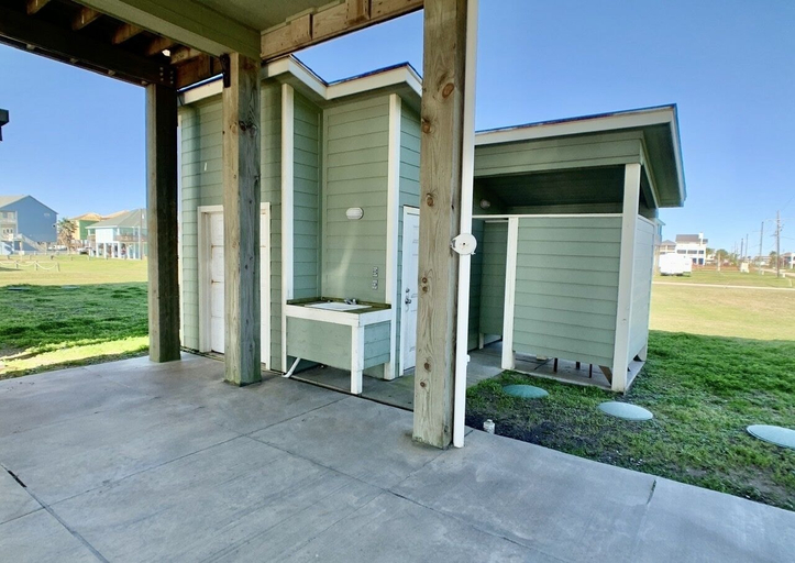 Terrace/patio 3, Sea Song 2 Bedroom Home by RedAwning, Galveston