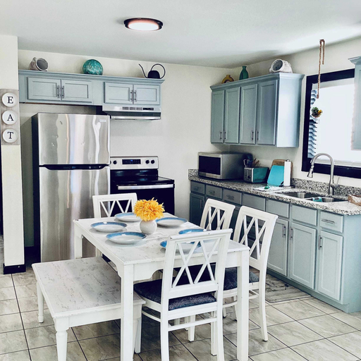 Private kitchen 3, Urban Aquarium, Home for 8, Galveston