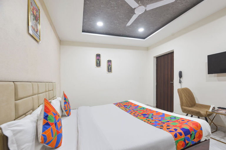 Room 4, Fabhotel Canal View, Ludhiana