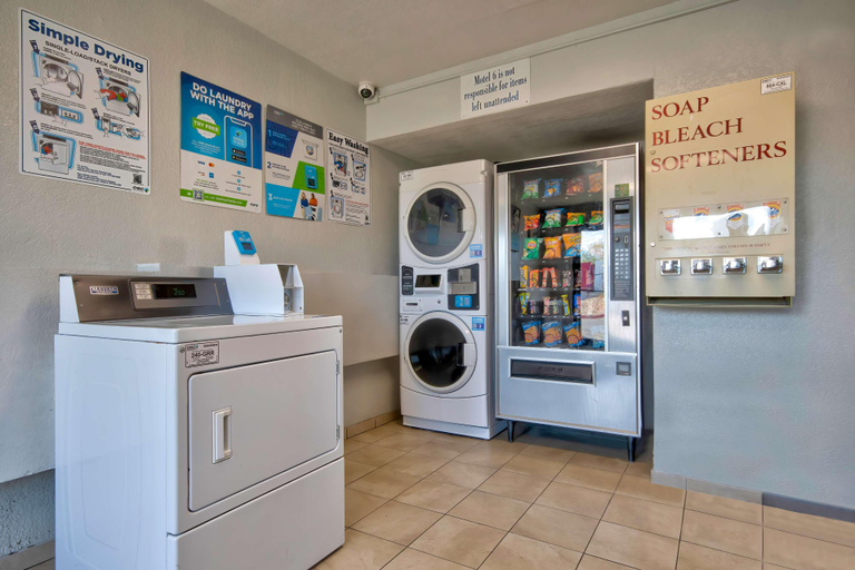 Food & Drinks, Motel 6 Albuquerque, Nm - Carlisle, Bernalillo